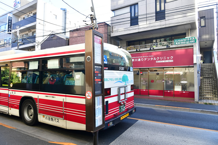 新川通りデンタルクリニック　バス停